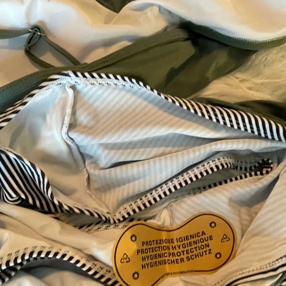 NWOT Women’s 2pc swimsuit size XL - Picture 4 of 4